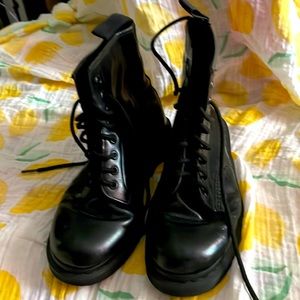 Authentic dr Martin boots black